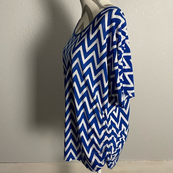 Chevron print top - Picture 2 of 5